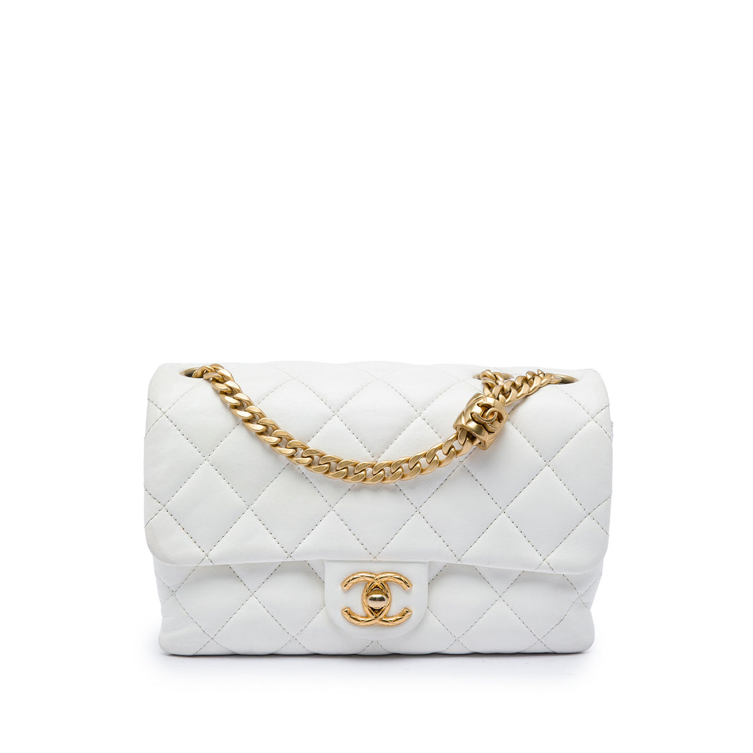 Chanel Small Matelassé Cuir d’agneau Pillow Crush à rabat