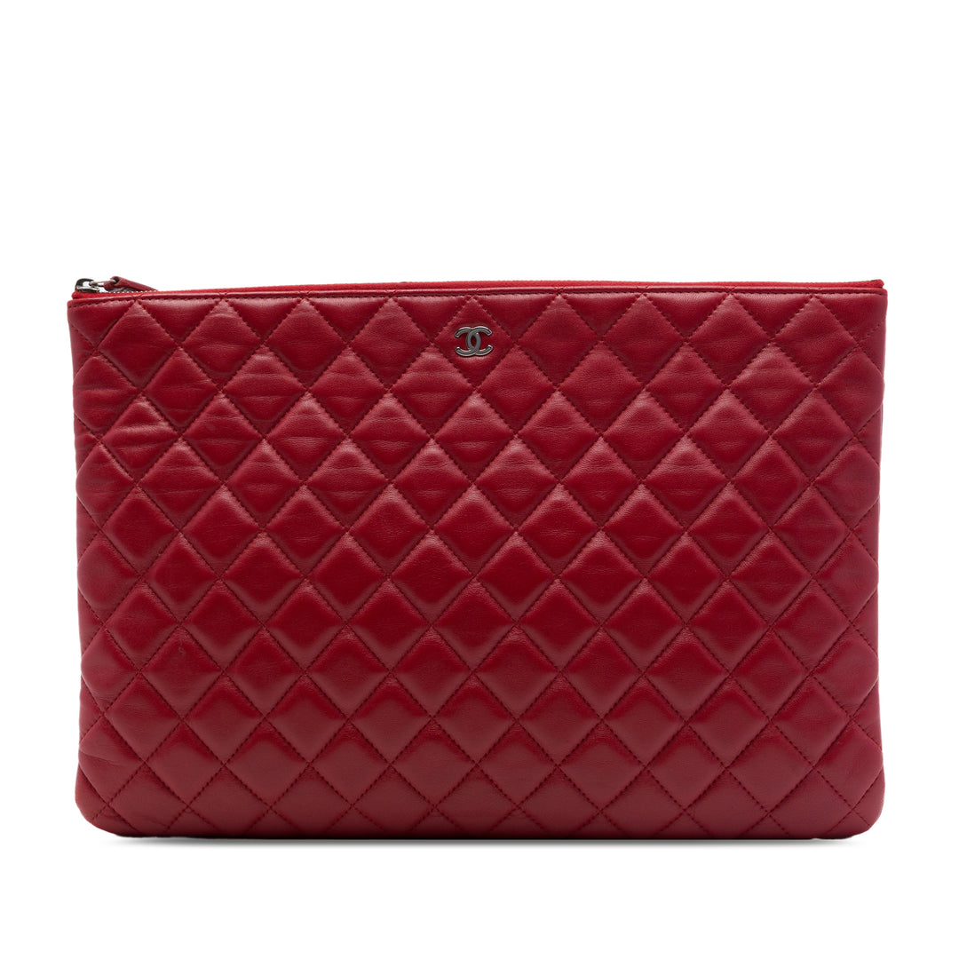 Chanel Pochette Matelassé O Étui Grand Cuir d'agneau Rouge – vue principale – GABY PARIS