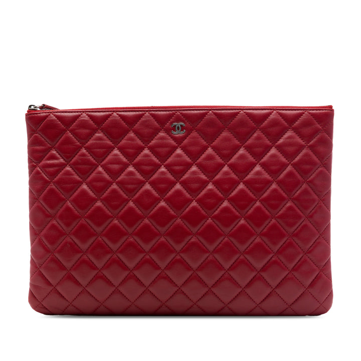 Chanel Pochette Matelassé O Étui Grand Cuir d'agneau Rouge – vue principale – GABY PARIS