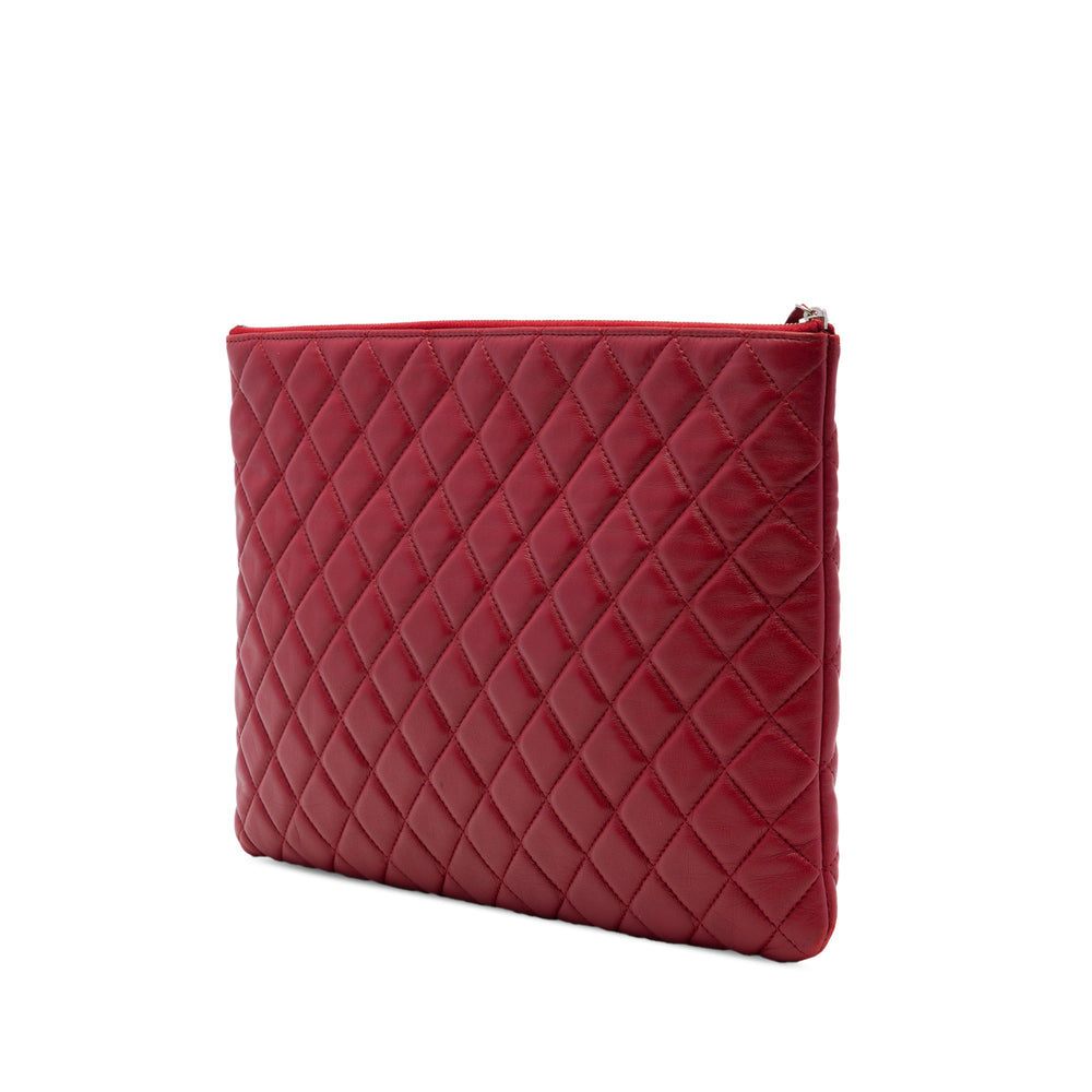 Chanel Pochette Matelassé O Étui Grand Cuir d'agneau Rouge – vue 2 – GABY PARIS