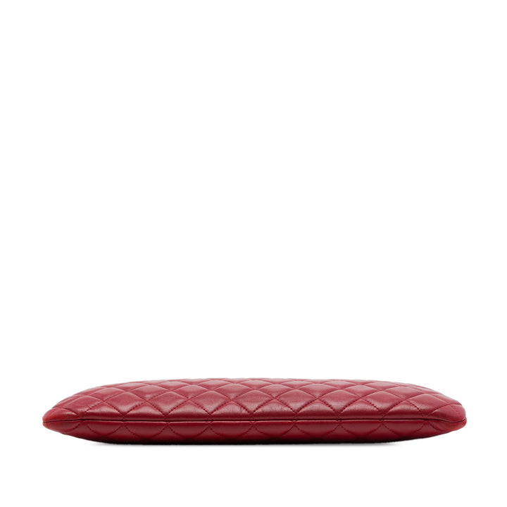 Chanel Pochette Matelassé O Étui Grand Cuir d'agneau Rouge – vue 3 – GABY PARIS