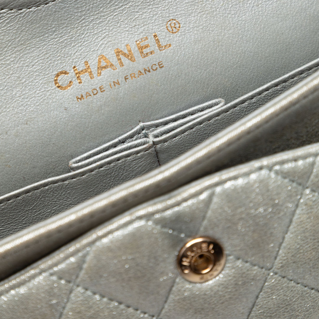 Chanel Medium Classic Iridescent Cuir d’agneau Double rabat