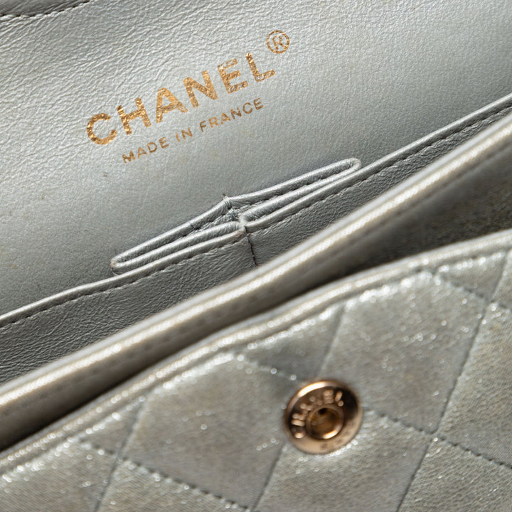 Chanel Medium Classic Iridescent Cuir d’agneau Double rabat