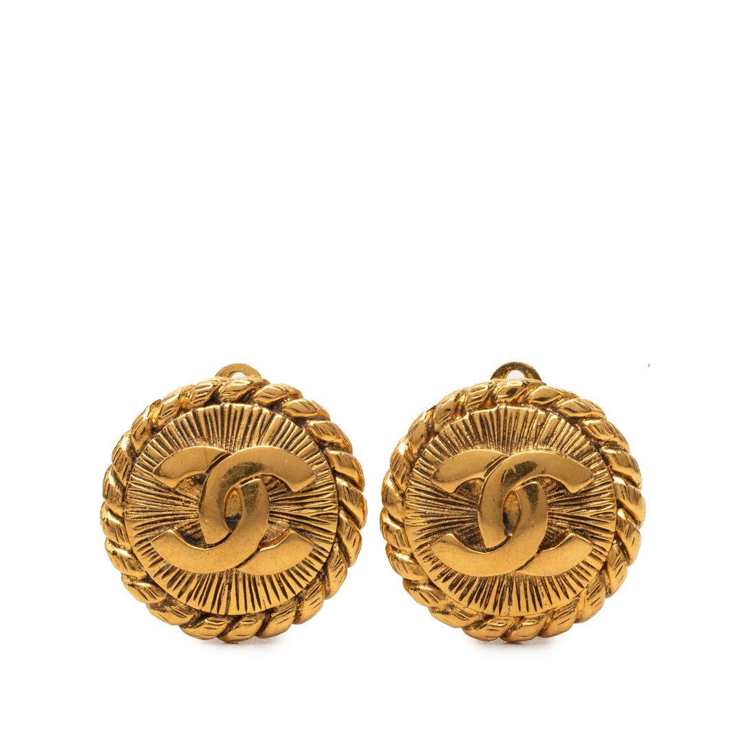 Chanel CC plaqué Sunburst Rond À clip Boucles d'oreilles Doré – vue principale – GABY PARIS