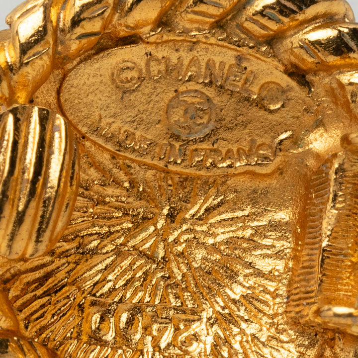 Chanel CC plaqué Sunburst Rond À clip Boucles d'oreilles Doré – vue 3 – GABY PARIS