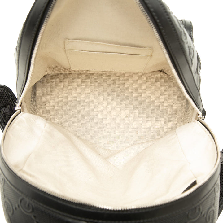Gucci Sac à dos GG embossé Cuir de veau Noir – vue 4 – GABY PARIS
