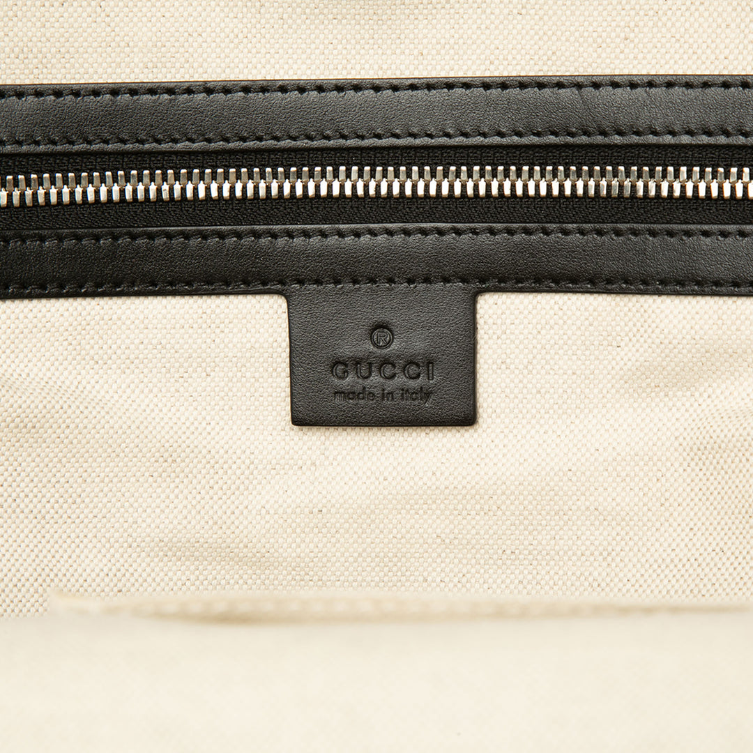 Gucci Sac à dos GG embossé Cuir de veau Noir – vue 5 – GABY PARIS