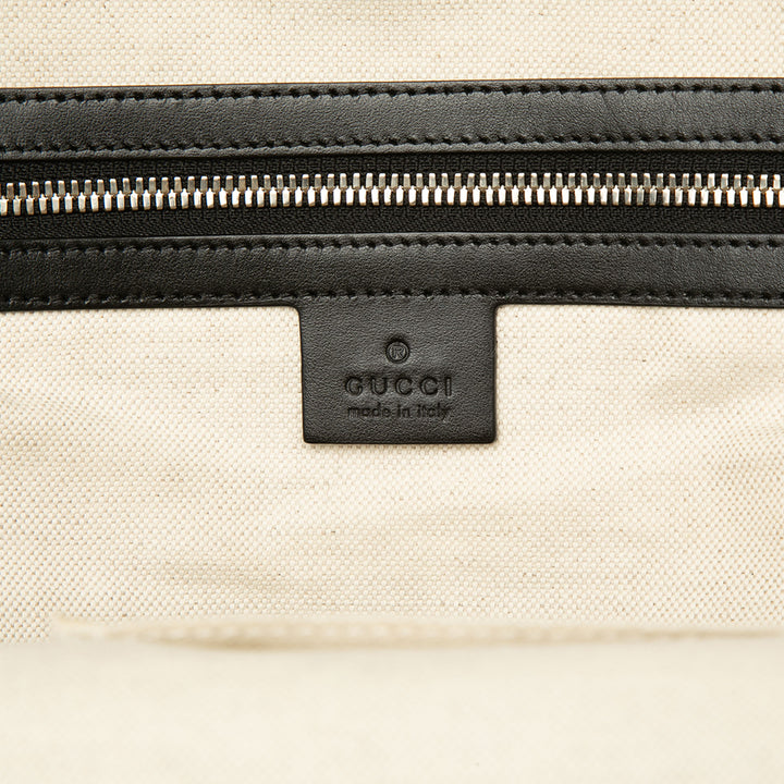 Gucci Sac à dos GG embossé Cuir de veau Noir – vue 5 – GABY PARIS
