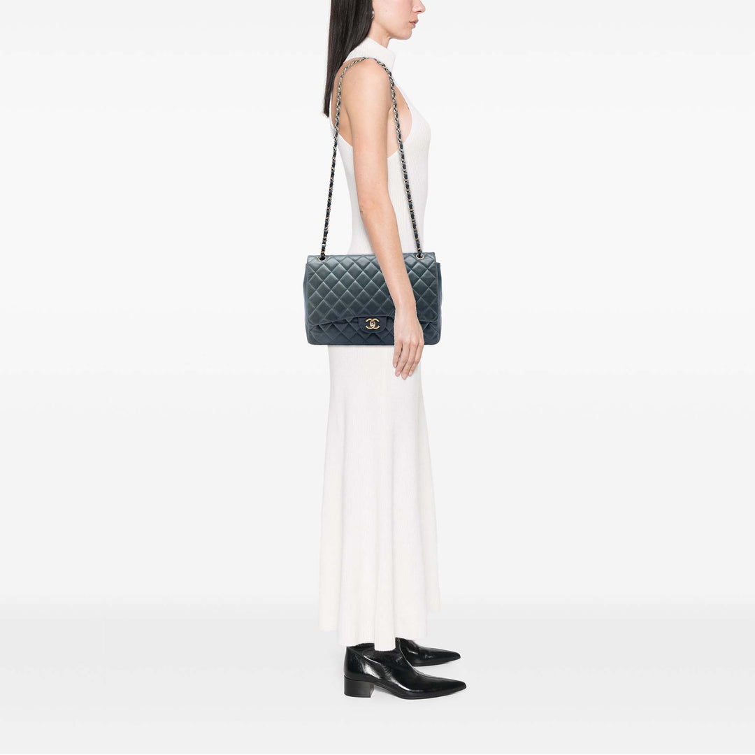 Chanel Maxi Classic Cuir d’agneau Simple rabat