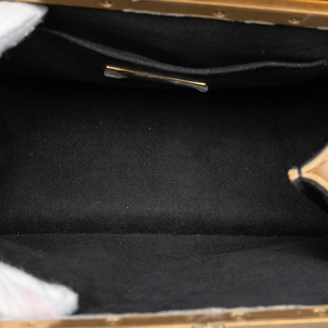 Chanel Small Cuir de veau Kiss Lock Frame Sac