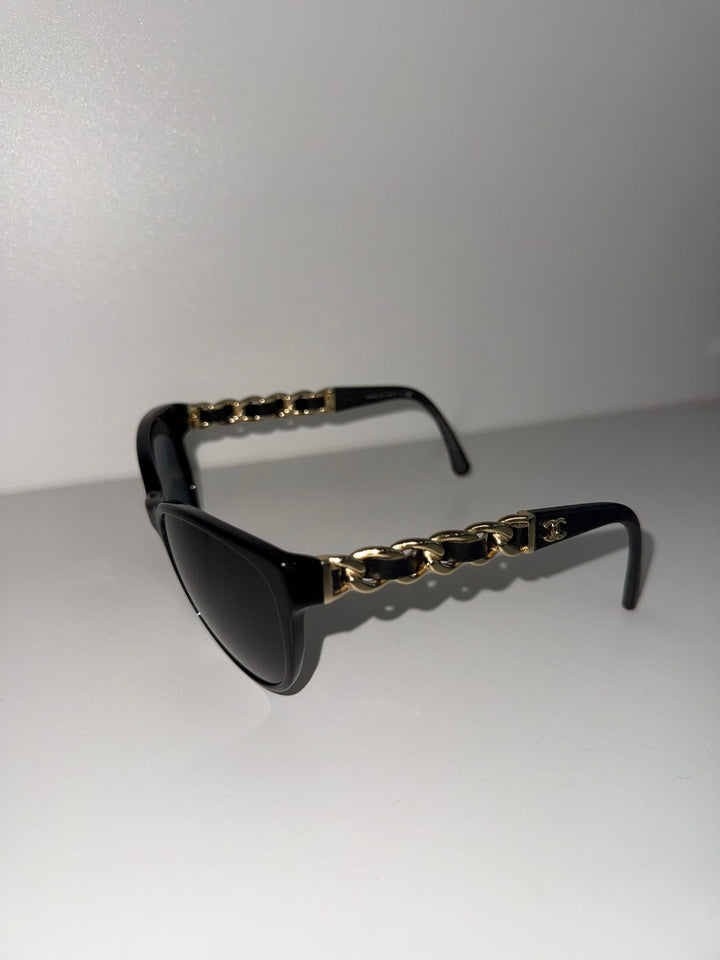 Chanel Lunettes de soleil Butterfly chaîne et cuir noir